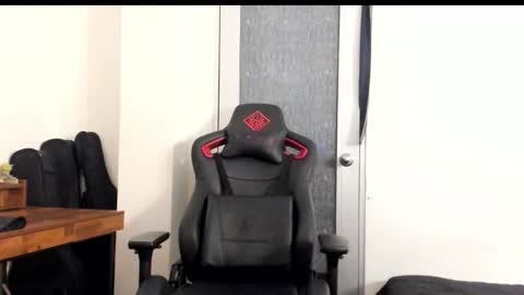 Snapshot of logannick chatting on 09/15/25, 07:19 Logan online show from 09/15/25, 07:19