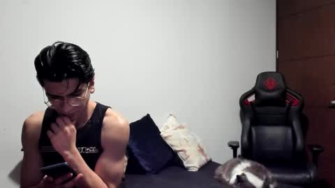 Snapshot of logannick chatting on 11/13/25, 08:35 Logan online show from 11/13/25, 08:35