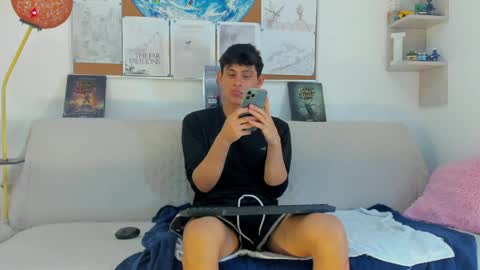 Snapshot of loganoficialx chatting on 04/15/26, 02:35 loganoficialx online show from 04/15/26, 02:35