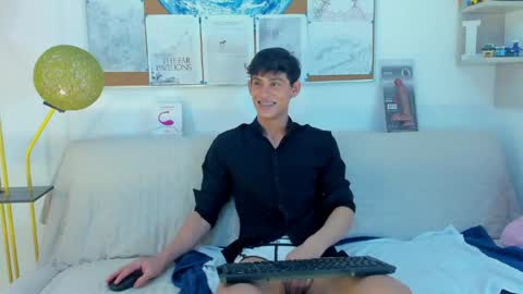 Snapshot of loganoficialx chatting on 04/23/26, 08:00 loganoficialx online show from 04/23/26, 08:00