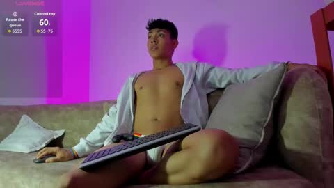 logantwink18 online show from 11/15/25, 07:21