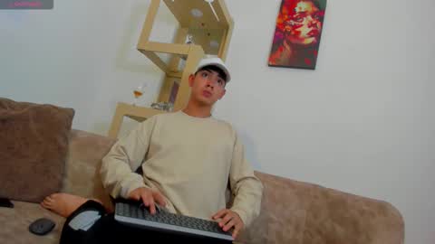 logantwink18 online show from 01/11/26, 05:12