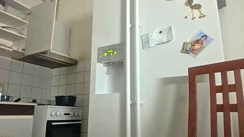 Snapshot of logitech0000 chatting on 10/04/25, 02:31 logitech0000 online show from 10/04/25, 02:31