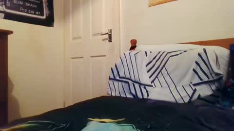 Snapshot of logmog chatting on 12/19/24, 01:50 Logmog online show from 12/19/24, 01:50