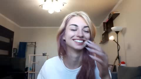 Amelia online show from 09/24/25, 07:33