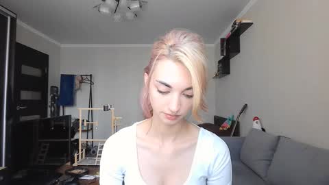 Amelia online show from 09/28/25, 10:09