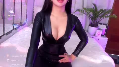 Snapshot of loisewilliams chatting on 01/19/25, 04:44 Mistress L online show from 01/19/25, 04:44