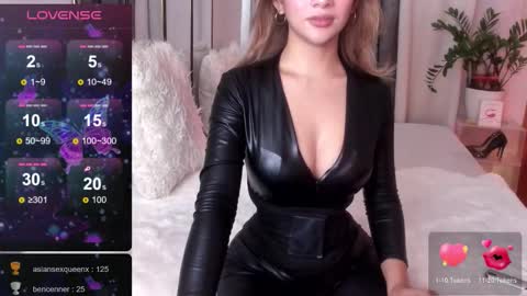 Snapshot of loisewilliams chatting on 10/02/25, 05:25 Mistress L online show from 10/02/25, 05:25