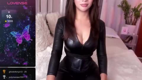 Snapshot of loisewilliams chatting on 11/14/25, 04:00 Mistress L online show from 11/14/25, 04:00