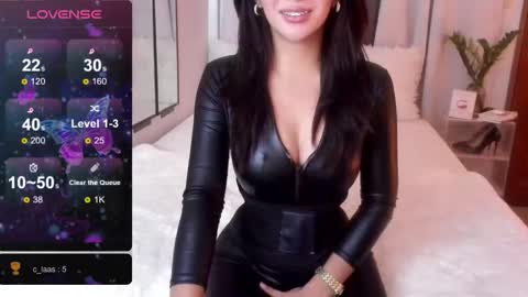 Snapshot of loisewilliams chatting on 02/18/26, 11:50 Mistress L online show from 02/18/26, 11:50