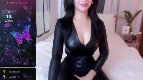 Snapshot of loisewilliams chatting on 02/28/26, 06:53 Mistress L online show from 02/28/26, 06:53