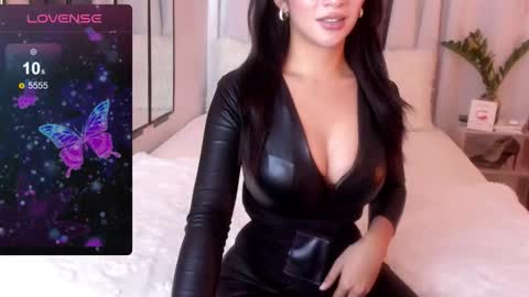 Snapshot of loisewilliams chatting on 03/05/26, 05:53 Mistress L online show from 03/05/26, 05:53