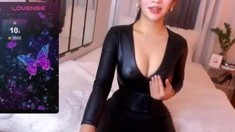 Snapshot of loisewilliams chatting on 03/21/26, 02:16 Mistress L online show from 03/21/26, 02:16