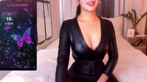 Snapshot of loisewilliams chatting on 03/26/26, 12:33 Mistress L online show from 03/26/26, 12:33