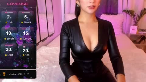 Snapshot of loisewilliams chatting on 04/04/26, 03:09 Mistress L online show from 04/04/26, 03:09