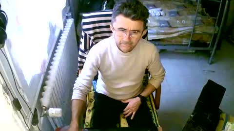 Snapshot of lokoum39 chatting on 11/24/25, 12:05 lokoum39 online show from 11/24/25, 12:05