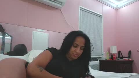 Lola online show from 10/17/25, 04:59