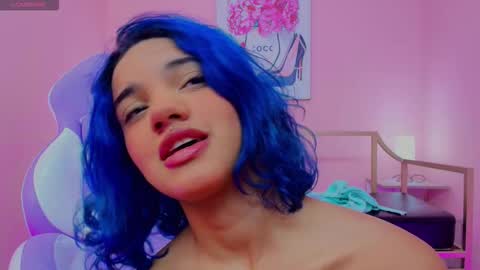 Snapshot of lola__45 chatting on 10/18/25, 01:01              online show from 10/18/25, 01:01