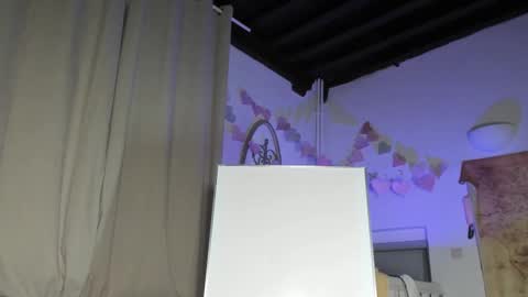 lola_belgium online show from 02/18/25, 08:47