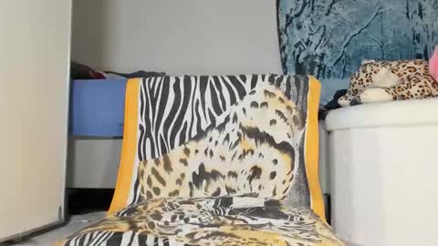 lola_belgium online show from 11/11/25, 06:52