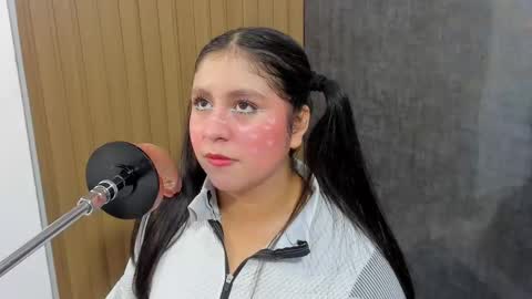 lola online show from 09/10/25, 12:05