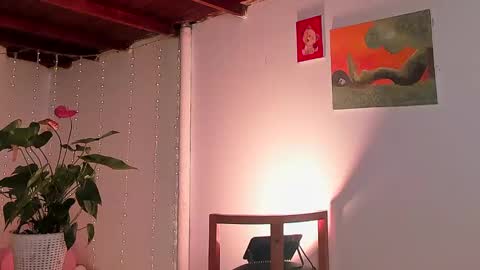 Snapshot of lola_cocks chatting on 02/13/25, 01:40 mara online show from 02/13/25, 01:40