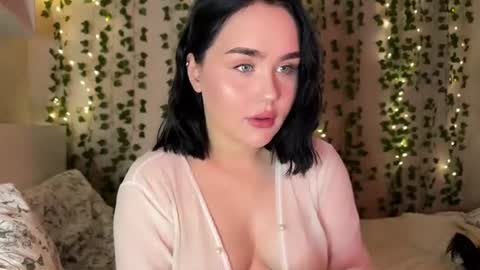Snapshot of lola_razee chatting on 07/18/26, 10:24 lola_razee online show from 07/18/26, 10:24