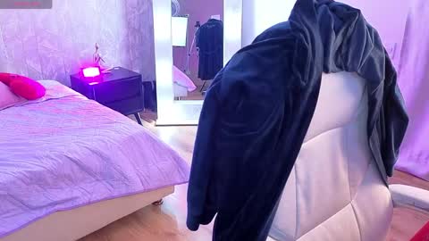 Snapshot of lola_star_ chatting on 04/23/26, 02:30 Lola online show from 04/23/26, 02:30