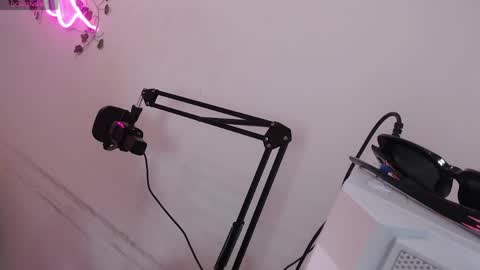 Lola  online show from 06/01/26, 01:57