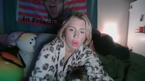 Snapshot of lolaa555 chatting on 04/07/26, 06:36 lolaa555 online show from 04/07/26, 06:36