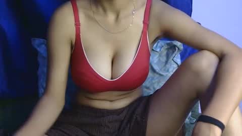 Snapshot of lolaa_darling chatting on 05/02/26, 11:04 lolaa online show from 05/02/26, 11:04