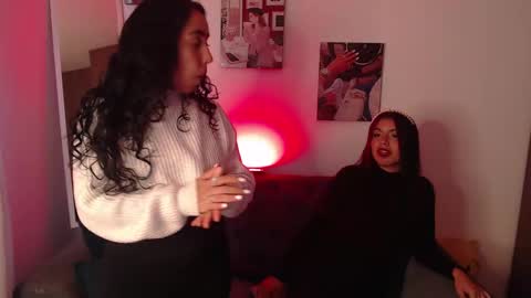 Snapshot of lolaandcamille chatting on 02/25/25, 01:50 lolaandcamille online show from 02/25/25, 01:50