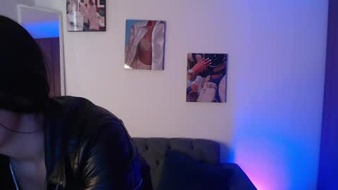 Snapshot of lolaandcamille chatting on 02/27/25, 01:28 lolaandcamille online show from 02/27/25, 01:28
