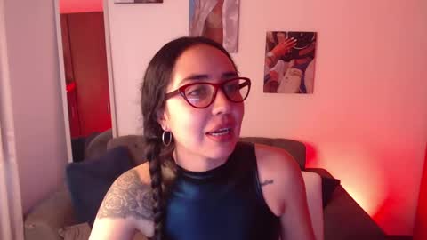 Snapshot of lolaandcamille chatting on 02/27/25, 10:53 lolaandcamille online show from 02/27/25, 10:53