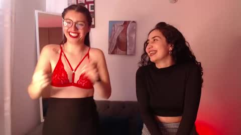Snapshot of lolaandcamille chatting on 03/03/25, 01:31 lolaandcamille online show from 03/03/25, 01:31