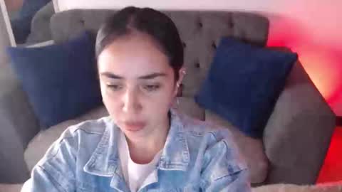 Snapshot of lolaandcamille chatting on 03/04/25, 01:17 lolaandcamille online show from 03/04/25, 01:17