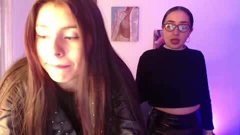 Snapshot of lolaandcamille chatting on 03/05/25, 01:06 lolaandcamille online show from 03/05/25, 01:06
