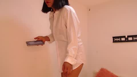 Snapshot of lolaandcamille chatting on 10/17/25, 01:57 lolaandcamille online show from 10/17/25, 01:57
