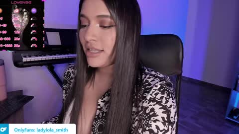 lolaasmith_21 online show from 01/25/25, 12:38