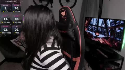 lolaasmith_21 online show from 12/05/25, 08:16