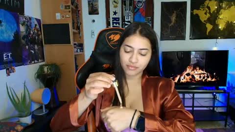 lolaasmith_21 online show from 05/07/26, 05:51