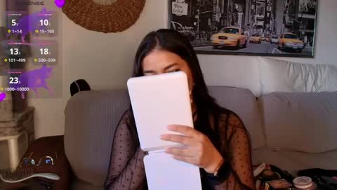 lolaasmith_21 online show from 05/20/26, 07:09
