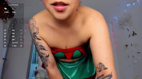 Snapshot of lolaberry_ chatting on 12/24/24, 02:44  Lola Berry  online show from 12/24/24, 02:44