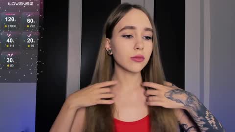 Snapshot of lolabunnyz chatting on 12/29/24, 05:33 Lola3 online show from 12/29/24, 05:33