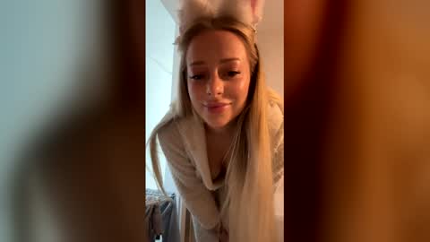 lolacutiex online show from 05/29/26, 10:57