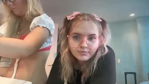 lolafae12 online show from 03/12/26, 07:09