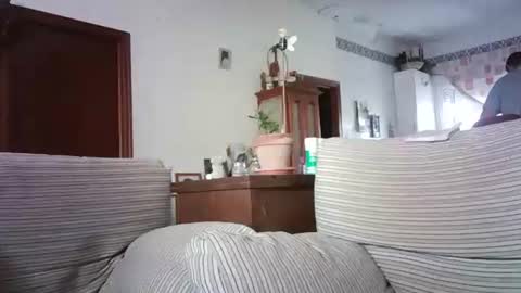 LOLA HUESO y ERIC online show from 10/15/25, 08:25