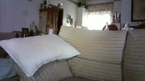 LOLA HUESO y ERIC online show from 12/16/25, 09:36