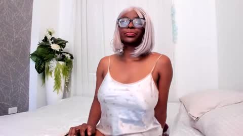 lola online show from 09/18/25, 12:51