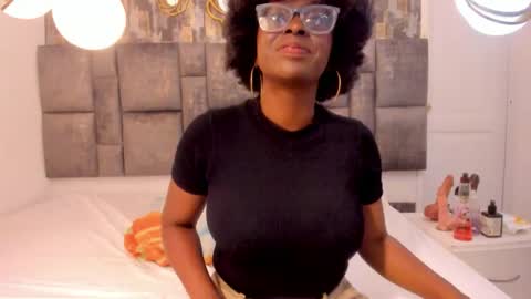 lola online show from 10/04/25, 04:10